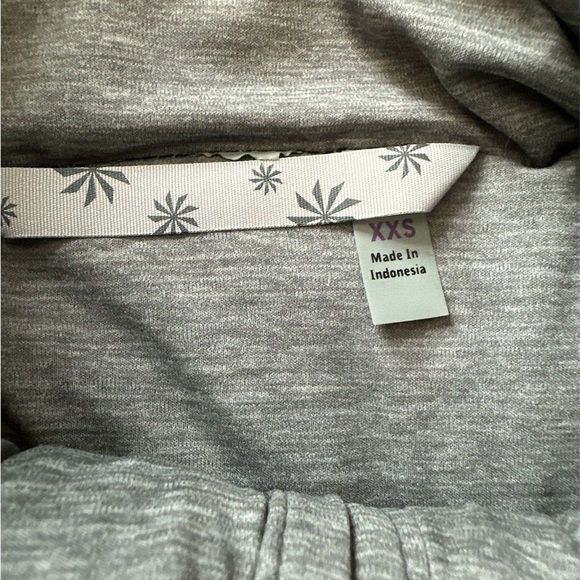 ATHLETA Women's Quilted Gray Vest size XXS - Picture 3 of 6